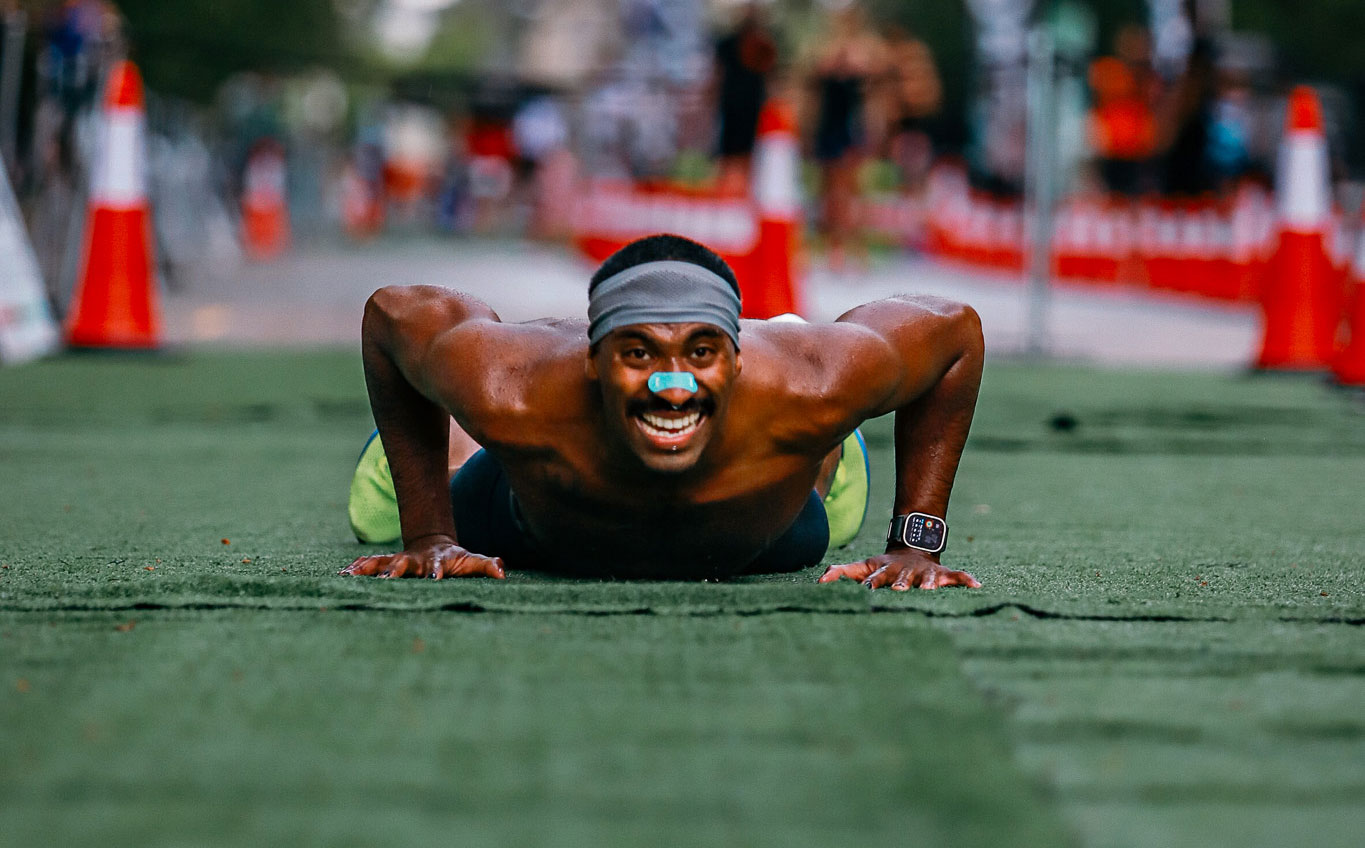 An athlete doing a push-up during Hurbax Valladolid
